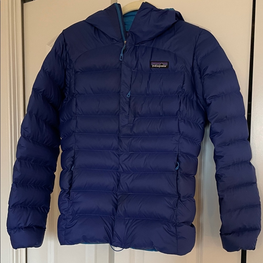 Patagonia Women’s Blue Hooded Puffer Jacket
